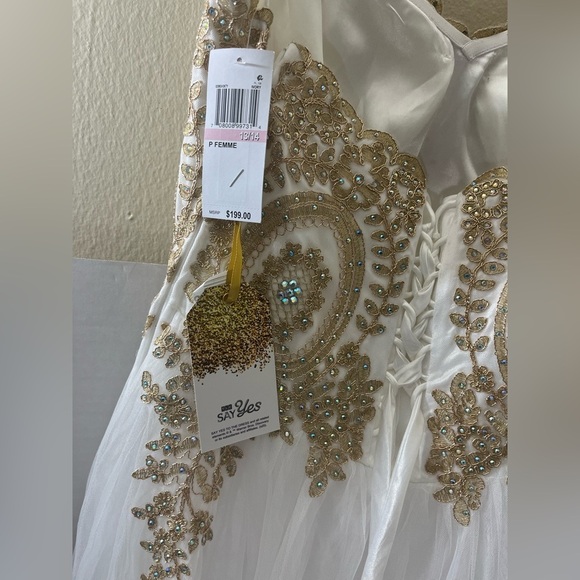 Say Yes
Juniors' Strapless Embellished Ballgown - Picture 8 of 10